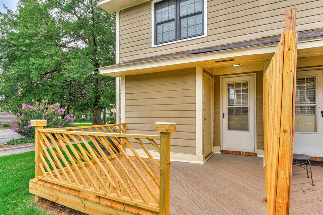 Building Photo - 208 W Buena Vista Ave