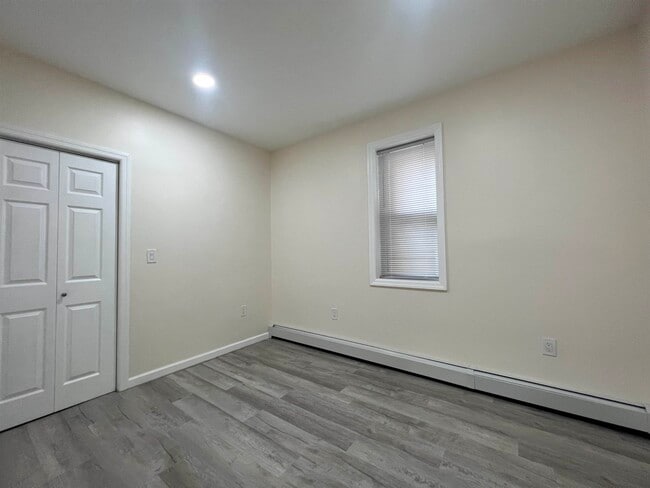 Building Photo - 34 Giles Ave