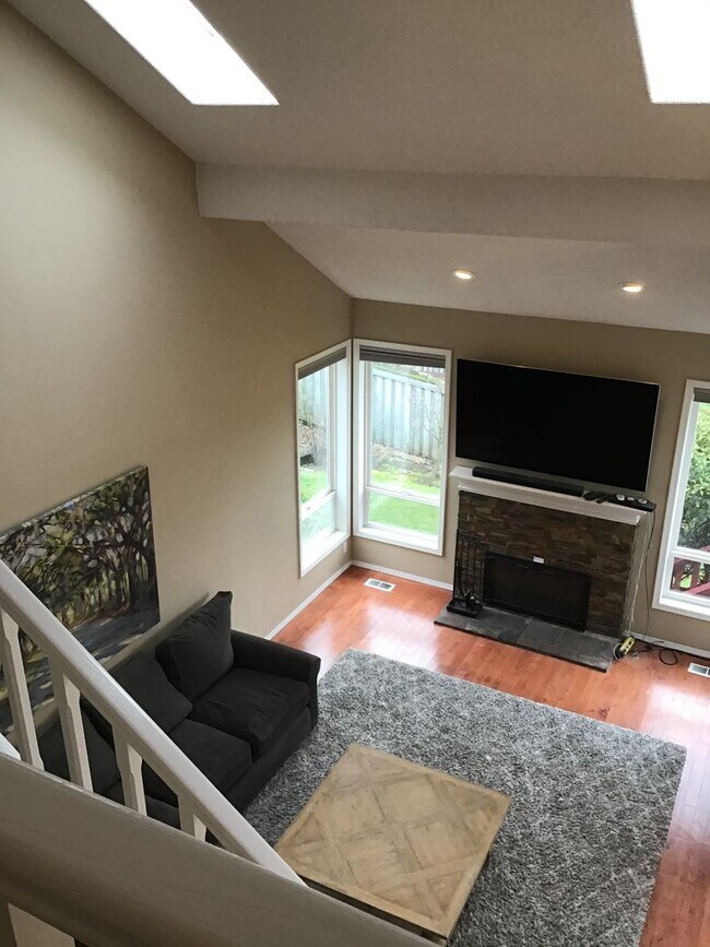 Building Photo - For Rent - Exceptional Murrayhill Location...