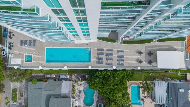 Building Photo - 2525 SW 3rd Ave