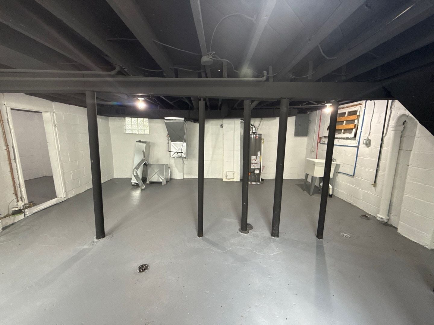 Building Photo - Fully Renovated 3-Bedroom Home – Move-In R...