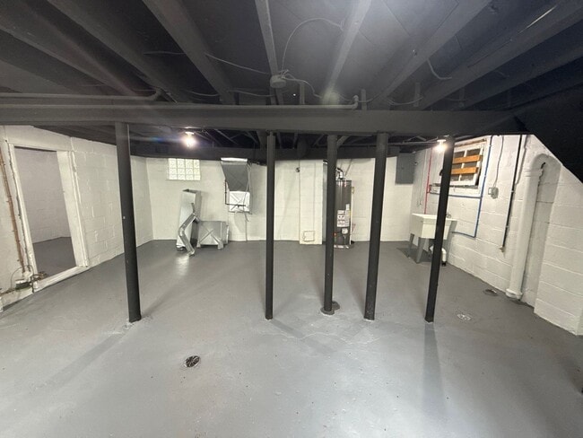 Building Photo - Fully Renovated 3-Bedroom Home – Move-In R...
