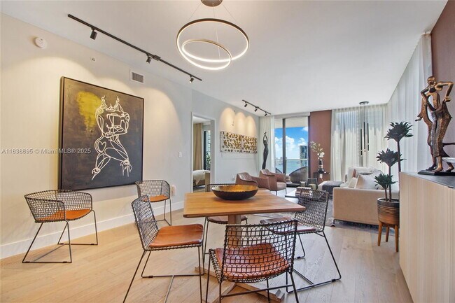 Building Photo - 1010 Brickell Ave