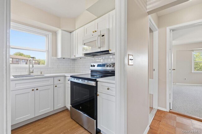 Building Photo - 16 D Essex Pl