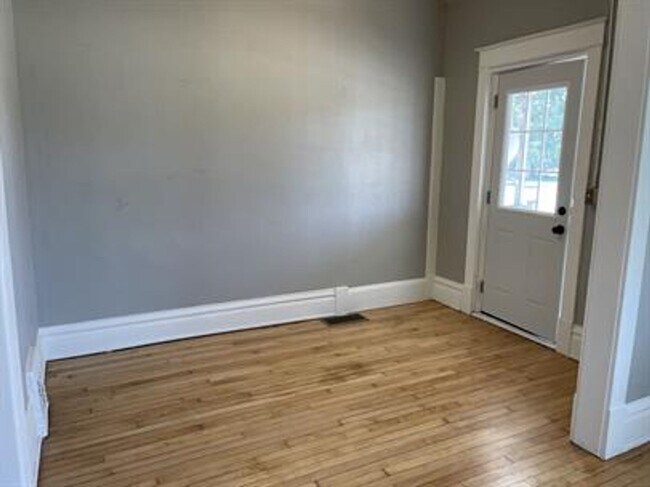 Building Photo - 322 Broad St