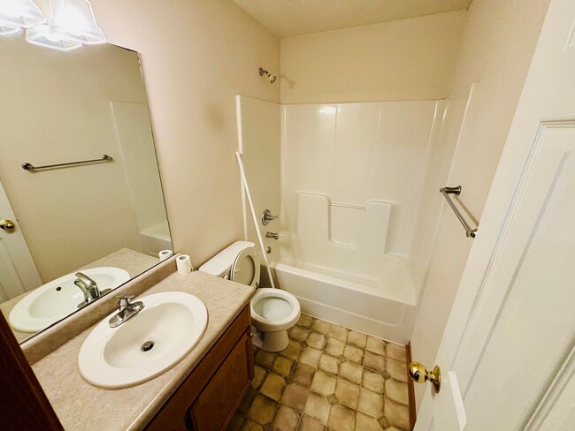 Building Photo - Beautiful Townhouse in Elkhorn School District