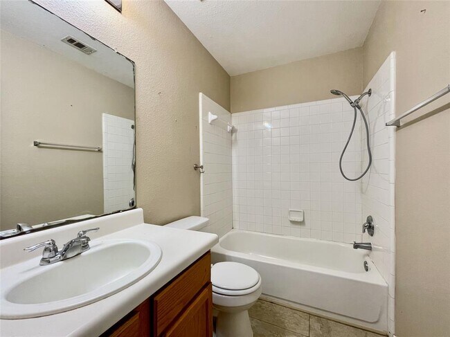 Building Photo - 318 Mitchell Dr