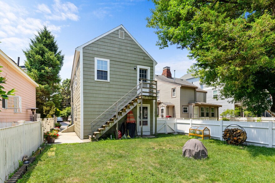 Building Photo - 25 Becket St