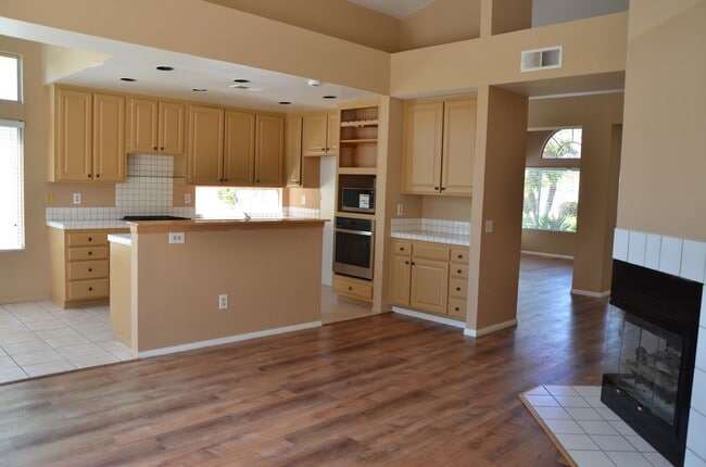 Building Photo - Open House Saturday 5/3 from 10 to 2pm-Bea...