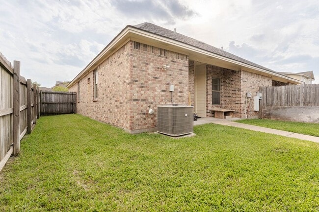 Building Photo - 119 Kleine Ln