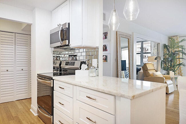 Building Photo - 2121 N Ocean Blvd