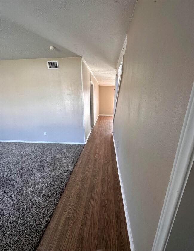 Building Photo - 17210 Woodburn Dr