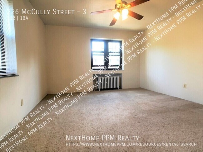 Building Photo - 226 McCully St