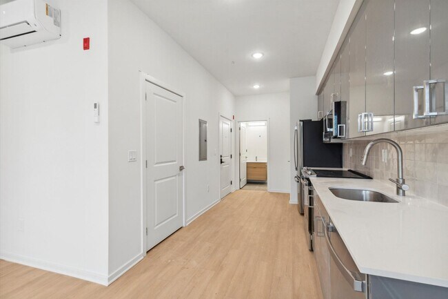 Building Photo - 245 N 12th St