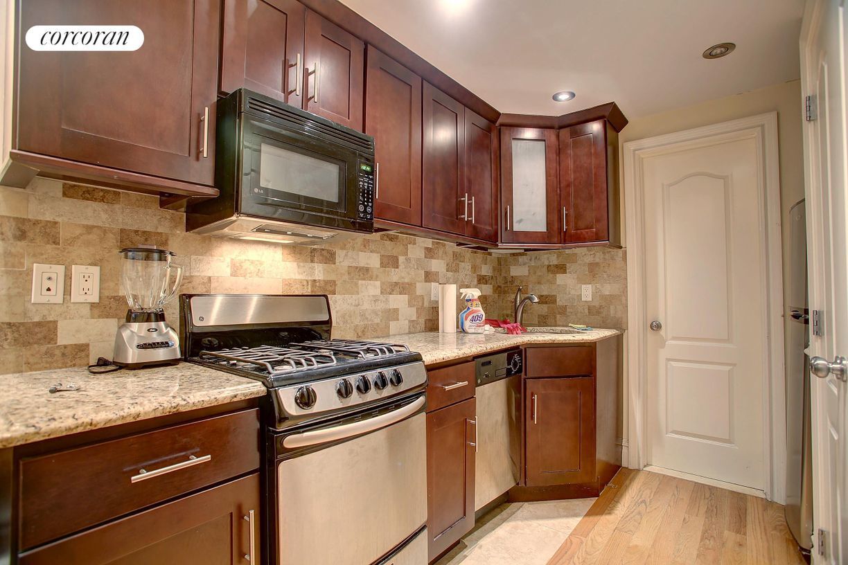 Building Photo - 47 W 90th St