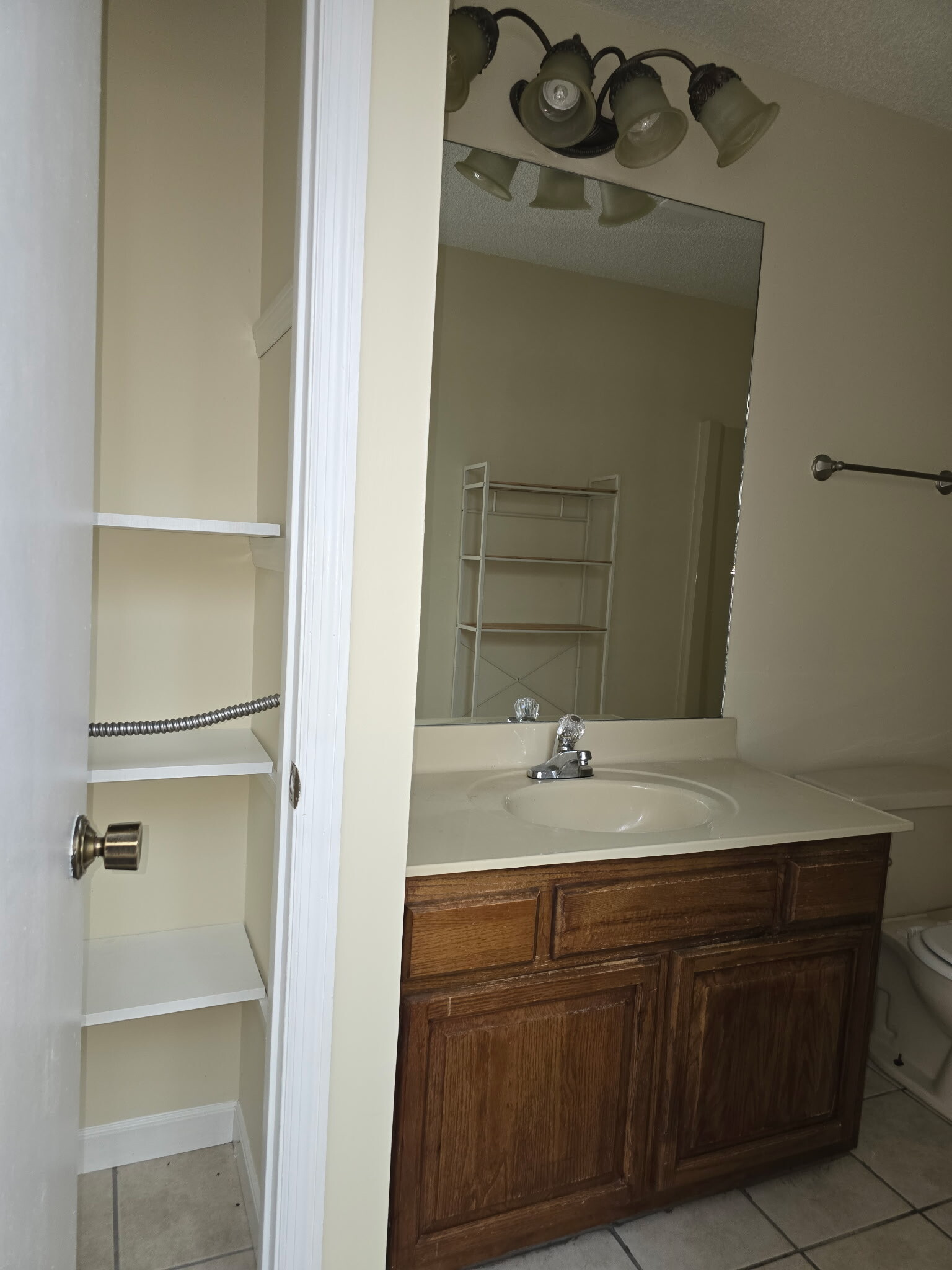 Building Photo - 106 Car Mol Dr