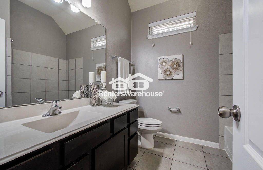 Building Photo - 17622 Quiet Shores Dr