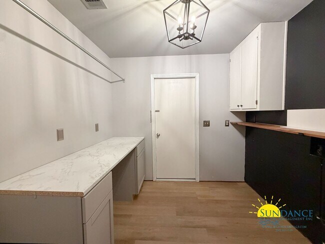 Building Photo - Renovated 3 Bedroom Home in Fort Walton Beach near Bases!