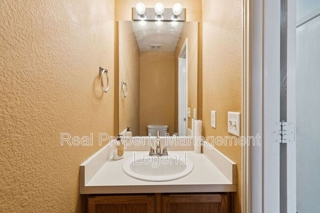 Building Photo - 1400 Caleo Dr