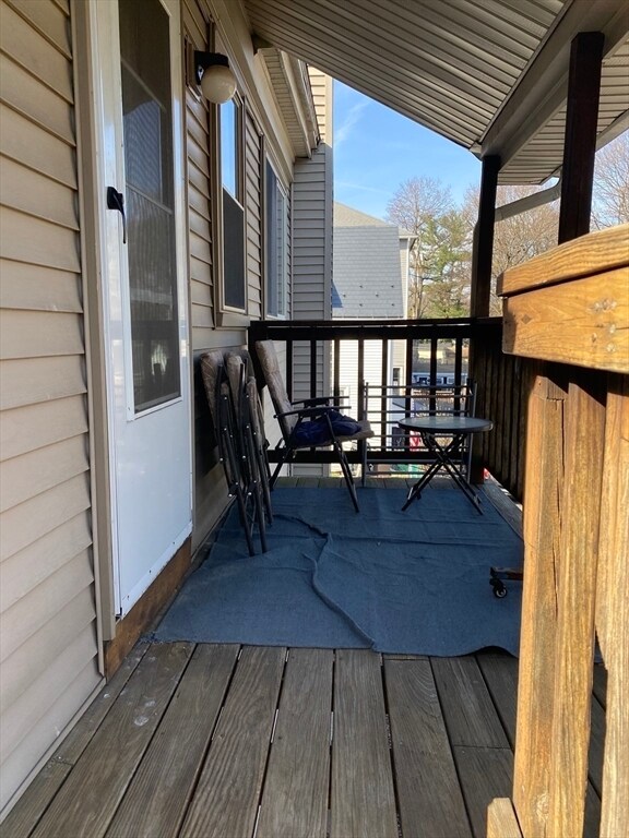 Building Photo - 74 Lakewood St