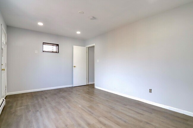 Building Photo - 73 Wales Ave