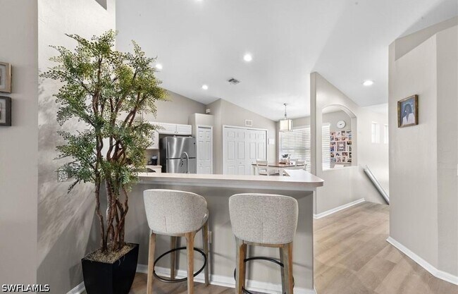 Building Photo - 10135 Colonial Country Club Blvd