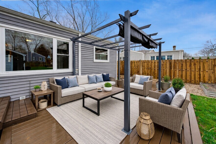 Building Photo - 306 N Schubert St