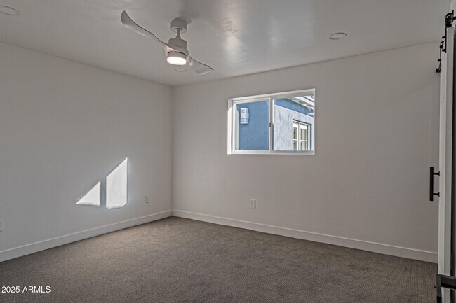 Building Photo - 1307 E Alice Ave