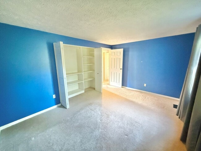 Building Photo - 4 bed house Gananda | HUGE OFFICE | GARAGE...