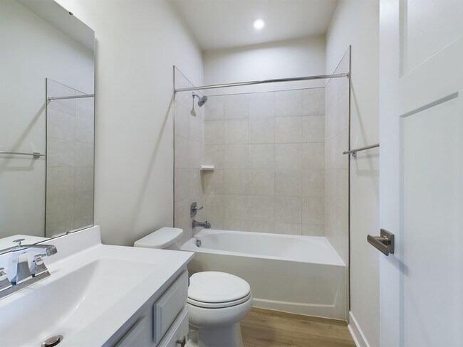 Building Photo - 301 W 20th St