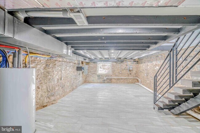 Building Photo - 2832 Edgemont St
