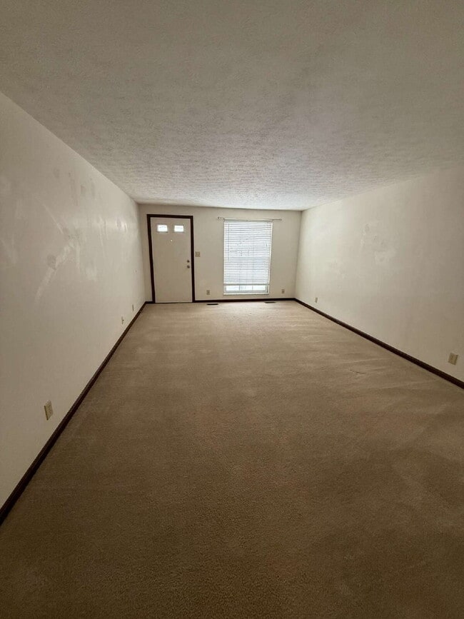 Building Photo - "Charming 2-Bed, 2-Bath Condo Retreat in Sidney's Viking Court!"