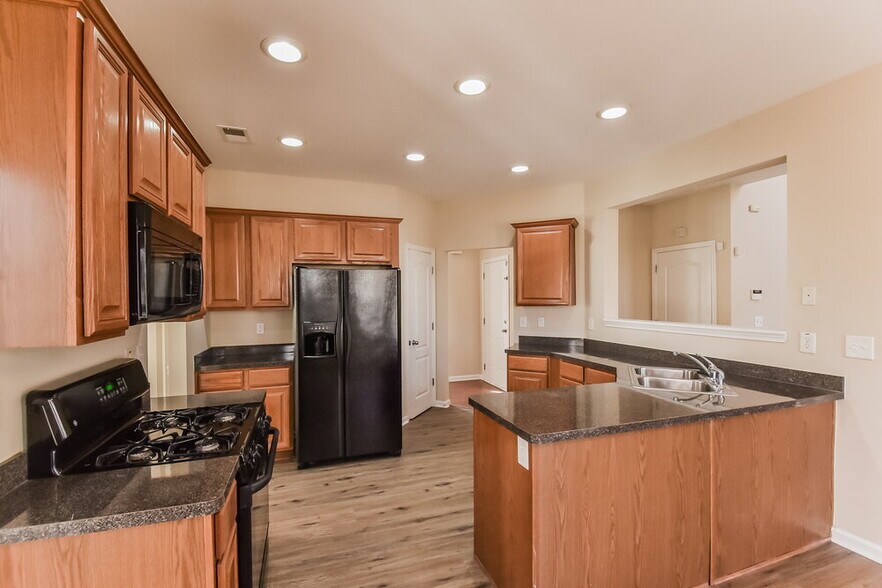 Building Photo - 1061 Southwood Dr