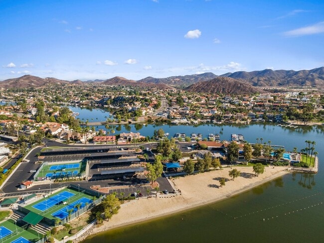 Building Photo - CANYON LAKE 3 BED 2 BATH ON GOLF COURSE