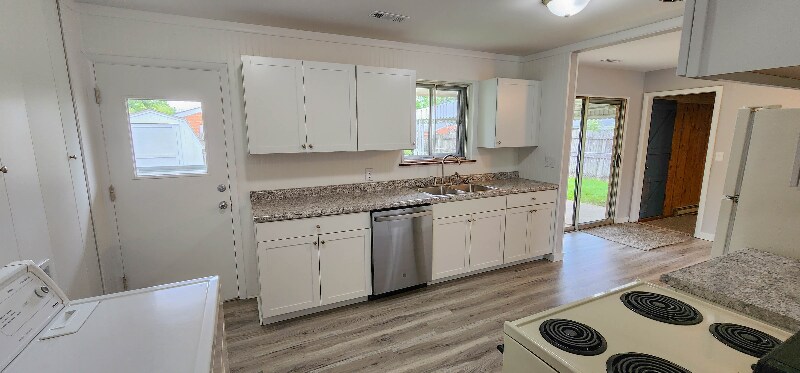 Building Photo - 500 W Ford Ave