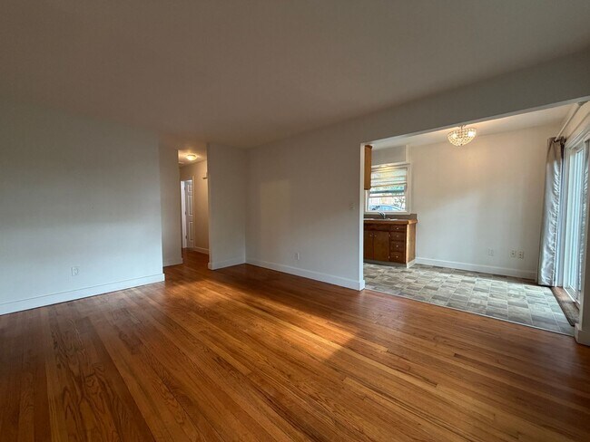 Building Photo - 6125 S Hood Ave