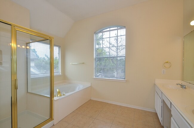 Building Photo - 16411 Sagewood Ct