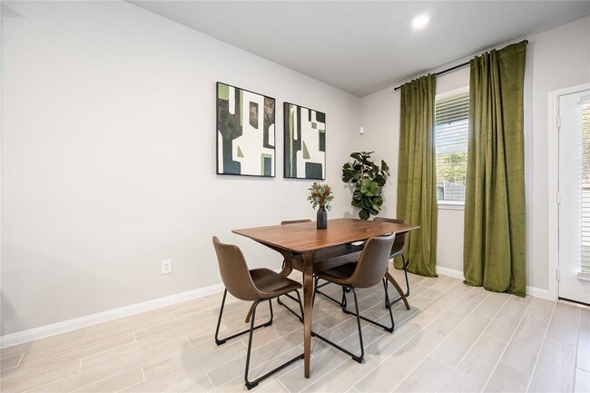 Building Photo - 16106 Oregon Oak Dr