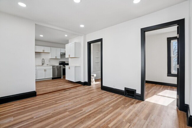 Building Photo - 5039 26th Ave