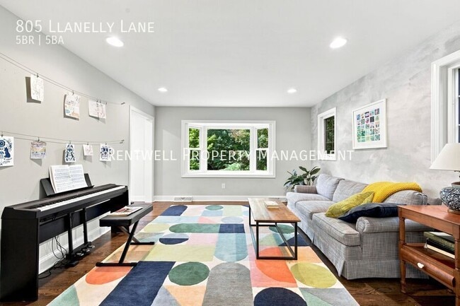 Building Photo - 805 Llanelly Ln