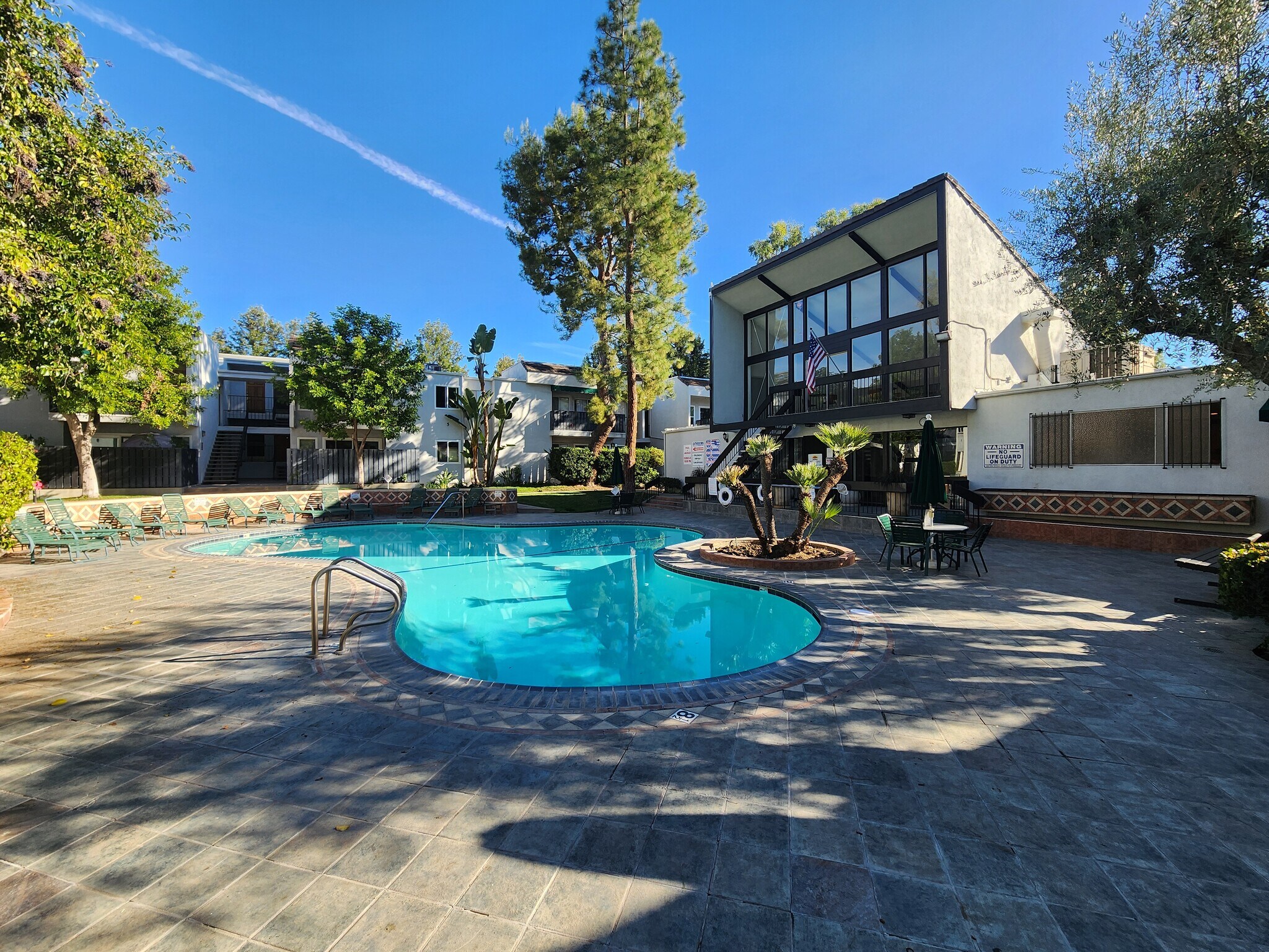 Building Photo - 18645 Hatteras St