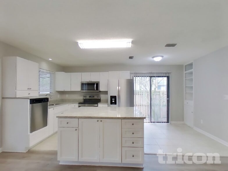 Building Photo - 4963 Beige St