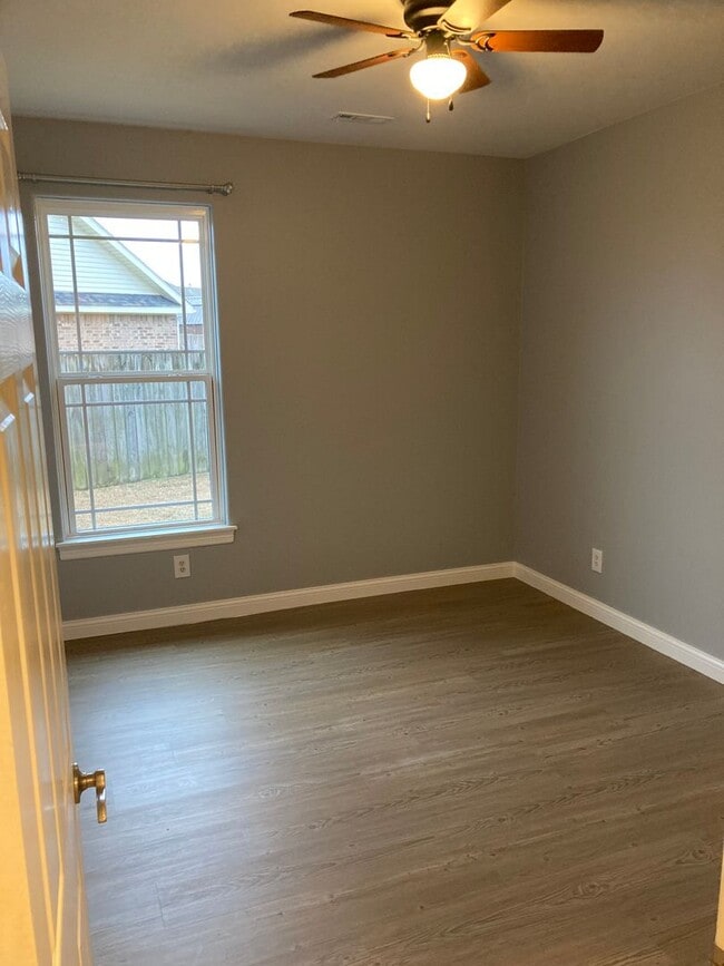 Building Photo - 3 bedroom 2 bath modern style home minutes from Centerton Main!!