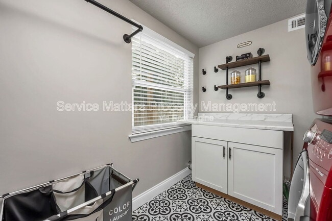Building Photo - 7575 Tippin Ave