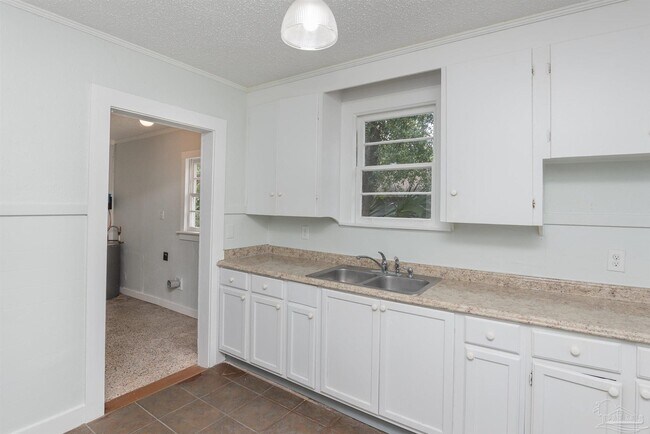 Building Photo - 1217 Poppy Ave