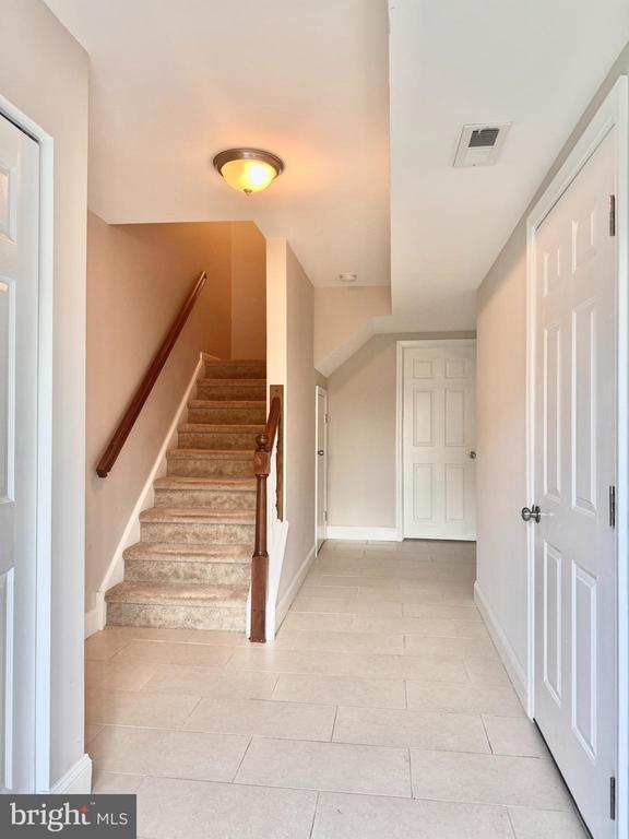 Building Photo - 354 N Barrington Ct