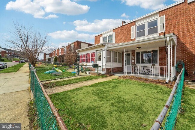 Building Photo - 7926 Bank St