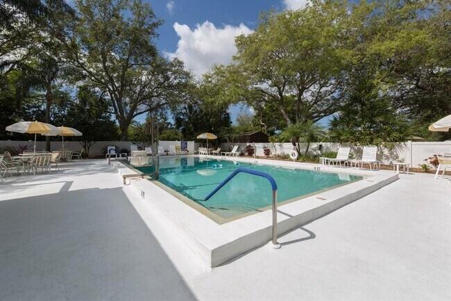 Building Photo - 268 Southampton Dr