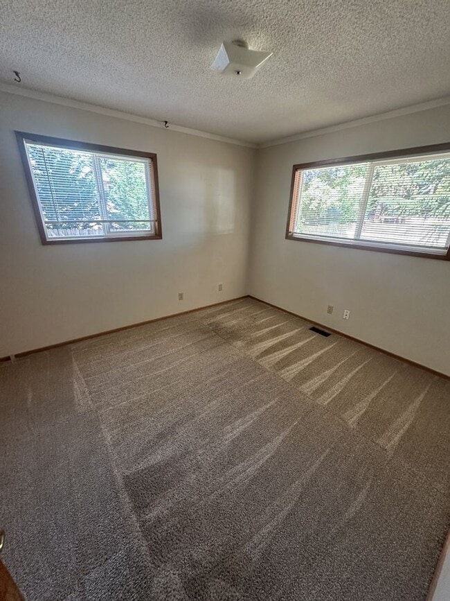 Building Photo - 3 Bedroom 1.5 Bath Ranch in Felida!