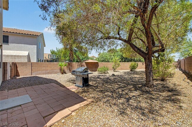 Building Photo - 2392 Predera Ave